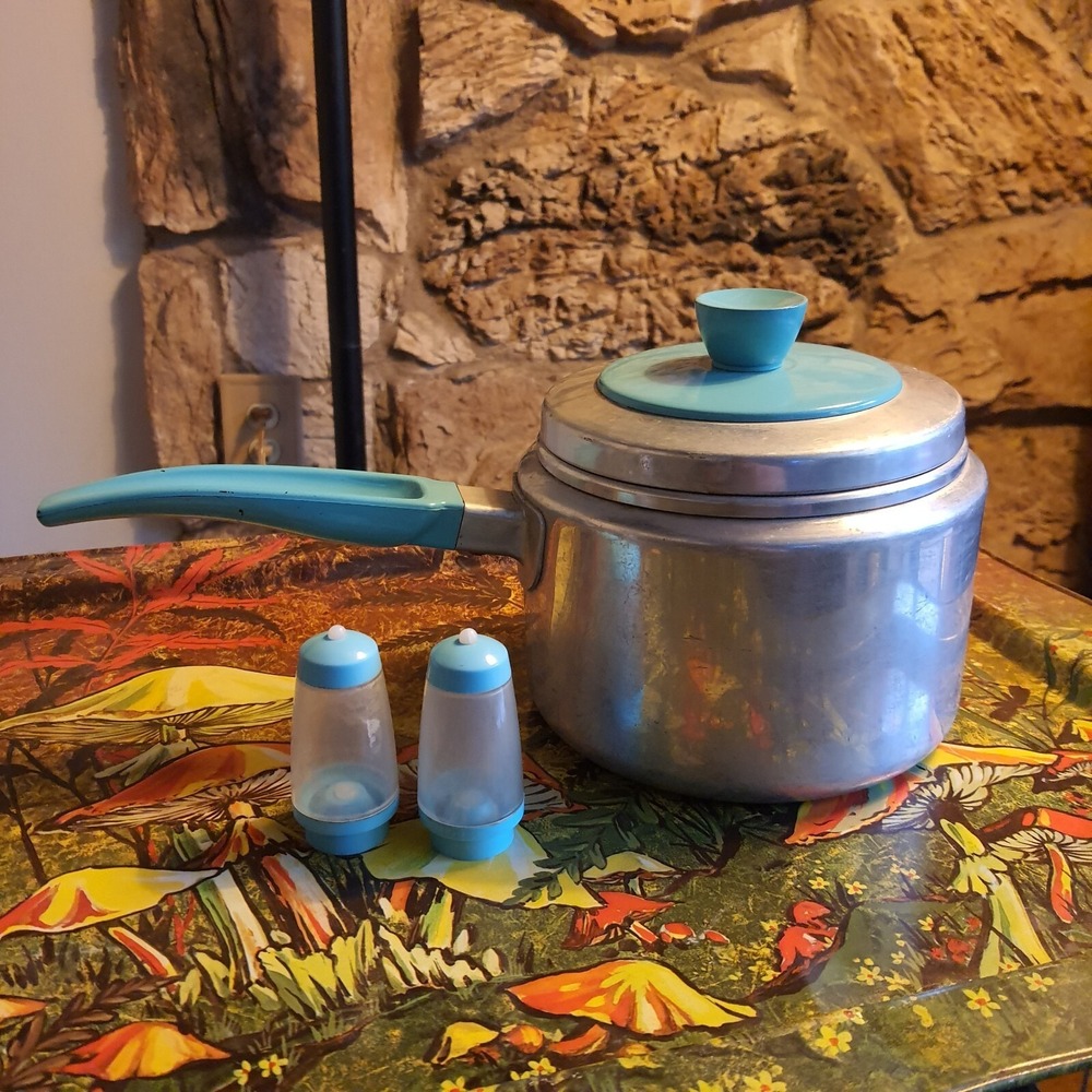 Vintage Maid Of Honor 1.5 QT.‎ Heavy Aluminum Robins Egg Blue Pot With Lid & S&P